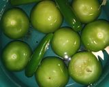 Foto del paso 1 de la receta: Huevo en salsa verde