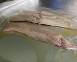 Une image de l'étape 2 de Filets de merlu blanc aux cebettes, citron confit et épices.