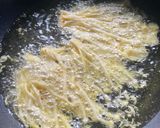 Gambar langkah 5 resipi Cendawan Enoki Goreng.