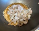 A picture of step 2 of Shrimp Scampi.