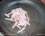 Foto del paso 3 de la receta: Arroz frito con currys, setas y bacon