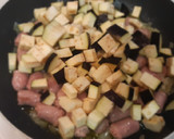 Foto del paso 3 de la receta: Garbanzos con salchichas y berenjenas