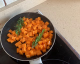 Foto del paso 4 de la receta: Arroz con rape y gambones, calabaza y espinacas