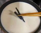 A picture of step 2 of Japanese Soy Milk Nabe 豆乳鍋.