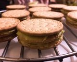 Foto del paso 1 de la receta: Alfajores Triples Express sin Horno con Galletitas  tipo Maria de Limón Bañados con Chocolate Blanco