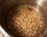Foto del paso 1 de la receta Garbanzos con acelgas en salsa de majado de almendras