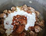 A picture of step 5 of Chicken yakhni pulao.