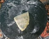 A picture of step 3 of Green paratha.