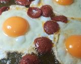 صورة لخطوة 2 من وصفة بيض عيون و سجق 🍳⁦❤️⁩