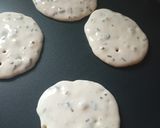Φωτογραφία βήματος 2 της συνταγής Πάνκεϊκς(Pancakes) σπιτικά με μαύρες σταφίδες και τρούφα σοκολάτας χωρίς αυγά και βούτυρο