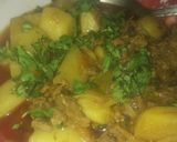 A picture of step 4 of Aloo qeema.