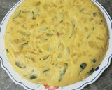 Foto del paso 2 de la receta: Tortilla de calabacín con cebolla y patatas