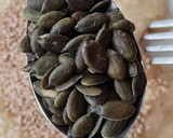 Foto del paso 2 de la receta: Galletas de semillas de sésamo y calabaza sin azúcar añadido 🌱 Iron-Rich Seeds Cookies by Rosalyn