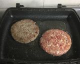 Hình bước làm 5 của món Bánh mì tròn kẹp thịt. Bữa sáng thứ 4.