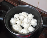 Foto del paso 3 de la receta: Coliflor rebozada con puré de papas, longaniza y mojo