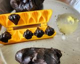 A picture of step 4 of Oreo Biscuit Chocolate Modak.