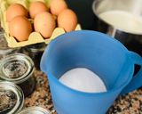 Foto del paso 1 de la receta: Flan de huevo a baja temperatura 🍳 🍮