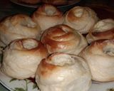 Фото кроку 6 до Ватрушки с творогом и изюмом. Ватрушки с колбасным сыром.