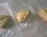 Foto del paso 1 de la receta: Alfajores de maicena de varios colores rellenos con mermelada 