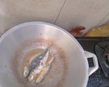 Foto langkah ke 1 dari resep Sambal Ikan Asin Klotok.