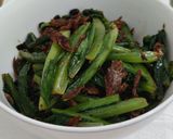 A picture of step 6 of Romaine lettuce with fried dace and black bean.