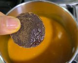 A picture of step 2 of Jamu Kunyit Asam - Turmeric Tamarind Tonic Drink.