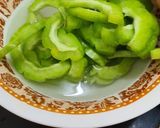 Gambar langkah 2 resipi Peria goreng sos tiram.