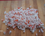 Foto del paso 1 de la receta: Corona de hojaldre con salmón ahumado, surimi y queso crema. Sin gluten