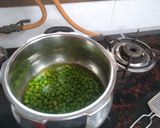A picture of step 1 of Hare chhole subji.