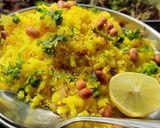 आलू-मटार कांदेपोहे रेसिपी (aloo matar kande pohe recipe in marathi) रेसिपी स्टेप 4 फोटो 