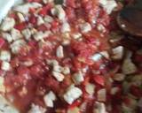 Foto del paso 5 de la receta Espaguetis de calabacín con trocitos de cerdo en salsa de tomate