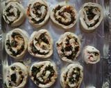 A picture of step 7 of Spinach and garlic pinwheels.