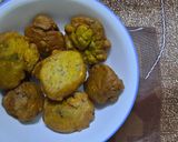 A picture of step 3 of Aloo piyaz ke pakoray.