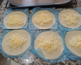 Foto del paso 4 de la receta: Empanada individual de pavo con bacon y queso