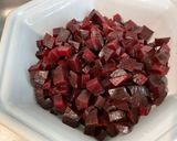 Une image de l'étape 5 de Salade de betteraves rouges au riz jaune, fonds d’artichauts et ricotta.