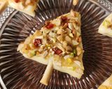 Foto del paso 7 de la receta: 🎄Arbolitos de queso brie, con miel y frutos secos🎄
