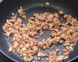 รูปขั้นตอนการทำที่ 4 ของ หมูสับกระเทียมพริกไทยข้างข้าว