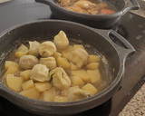 Foto del paso 7 de la receta: Alcachofas con patatas y almejas