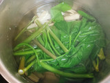 Canh Nấm Đùi Gà Nấu Rau Muống