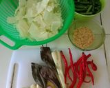 Foto langkah ke 1 dari resep Jangan kubis kacang panjang pedas.