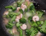 Foto langkah ke 7 dari resep Udang Brokoli Saus Tiram.