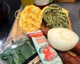 Foto del paso 1 de la receta: Tagliatelle de espinacas al huevo, salsa de tomate y concentrado de albahaca 🌿