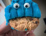 Foto del paso 10 de la receta Magdalenas barrio Sésamo: Elmo y el Monstruo de las Galletas