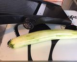 Une image de l'étape 2 de Salade de courgettes et concombre, jambon blanc, sucrine et ail noir.