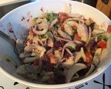 Une image de l'étape 14 de Salade marinée de pommes de terre, patates douces violettes, harengs, tomates et poivron.
