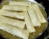 A picture of step 6 of Spaghetti wraps.