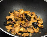 Foto del paso 3 de la receta: Revuelto de setas silvestres con bacon, cebolla y trufa 🍄🍄🍄