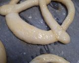 Foto del passaggio 20 della ricetta Bretzel senza glutine