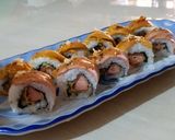 Foto langkah ke 7 dari resep Mentai Sushi Roll isi Sosis (resep @devinahermawan).