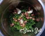 A picture of step 2 of Parsley Pesto.